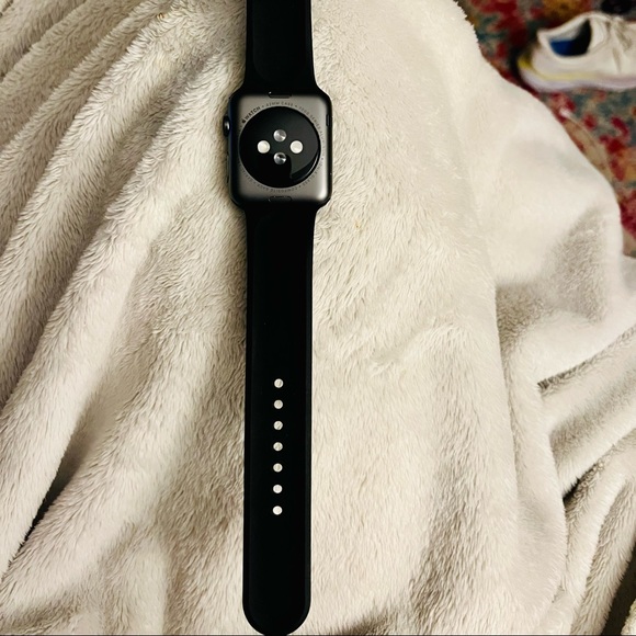 Selling never used Apple Watch! - Picture 2 of 4